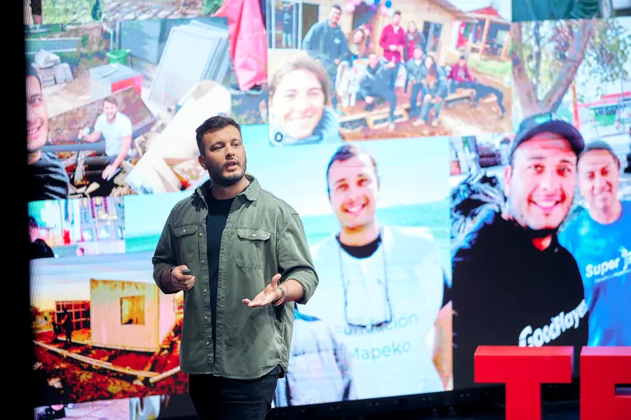 Keynote · escenario y público